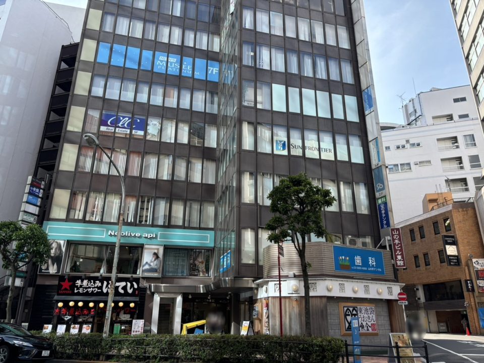 ④こちらのビルの12Fです。