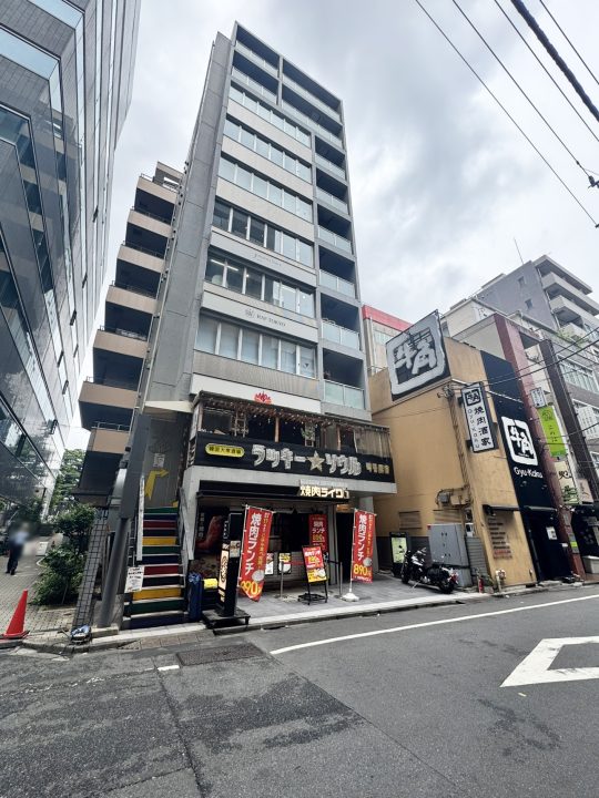 ⑤こちらのビルの6階です。