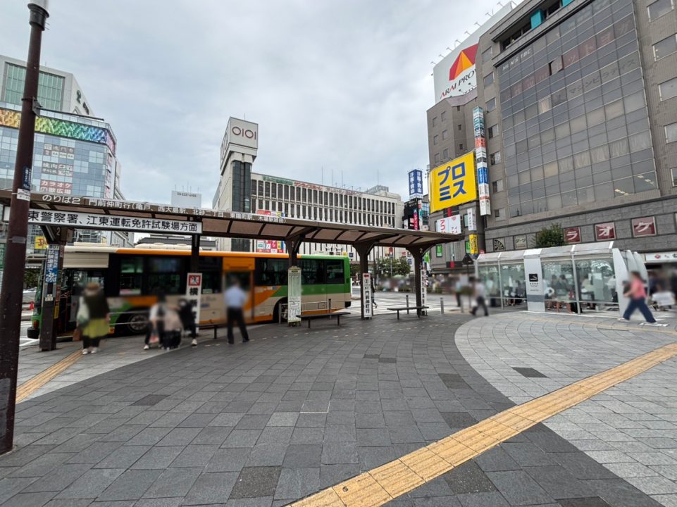 錦糸町駅(南口)をでると右斜め前にマルイがあります。