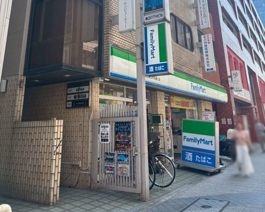 こちらのビルの3階です。