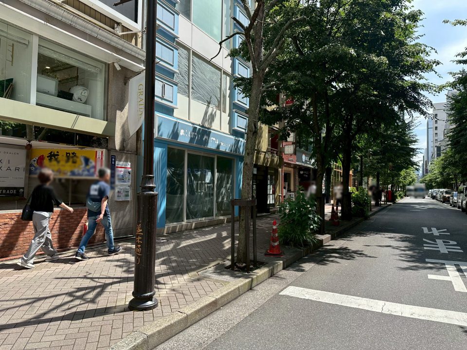 ④【銀座一丁目駅からお越し頂く場合】③で左折後の4つ目の赤いレンガ状のビル「浅野第3ビル」の6Fが当サロンです。